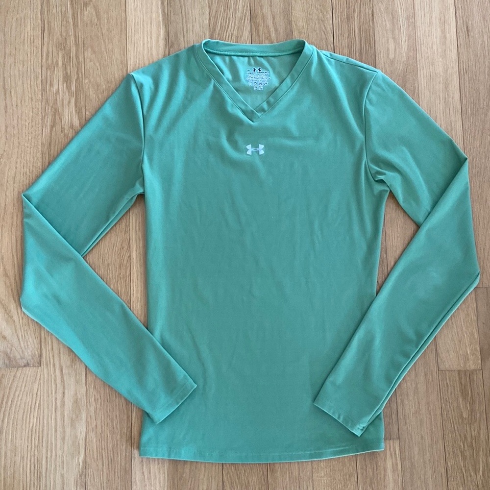Under Armour Long Sleeve V Neck Form Fitting Top